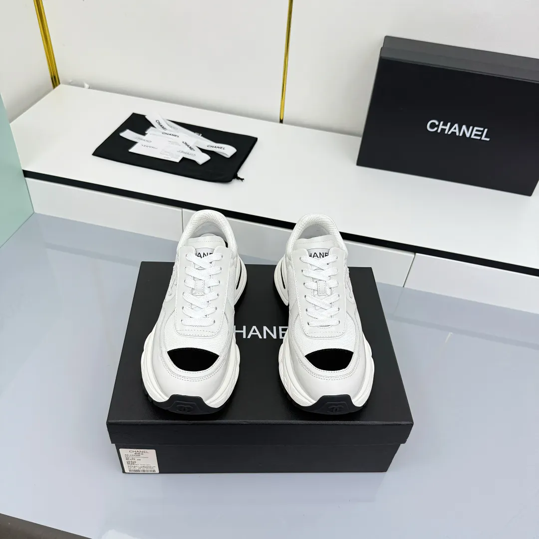 👟👟Ex-factory price 700👟👟 Chanel casual small leather shoes ~ original calfskin panda shoes Chanel 25C latest hot style panda black and white sports shoes casual sneakers small fragrance hot item classic black and white panda color coco girls must pay for it Fabric: original customized first-layer cowhide Inner: original imported breathable mesh lining Outsole: Original molded rubber + TPU combination Size: Women's 35-41